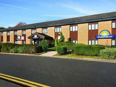 Days Inn Bradford M62 Екстериор снимка