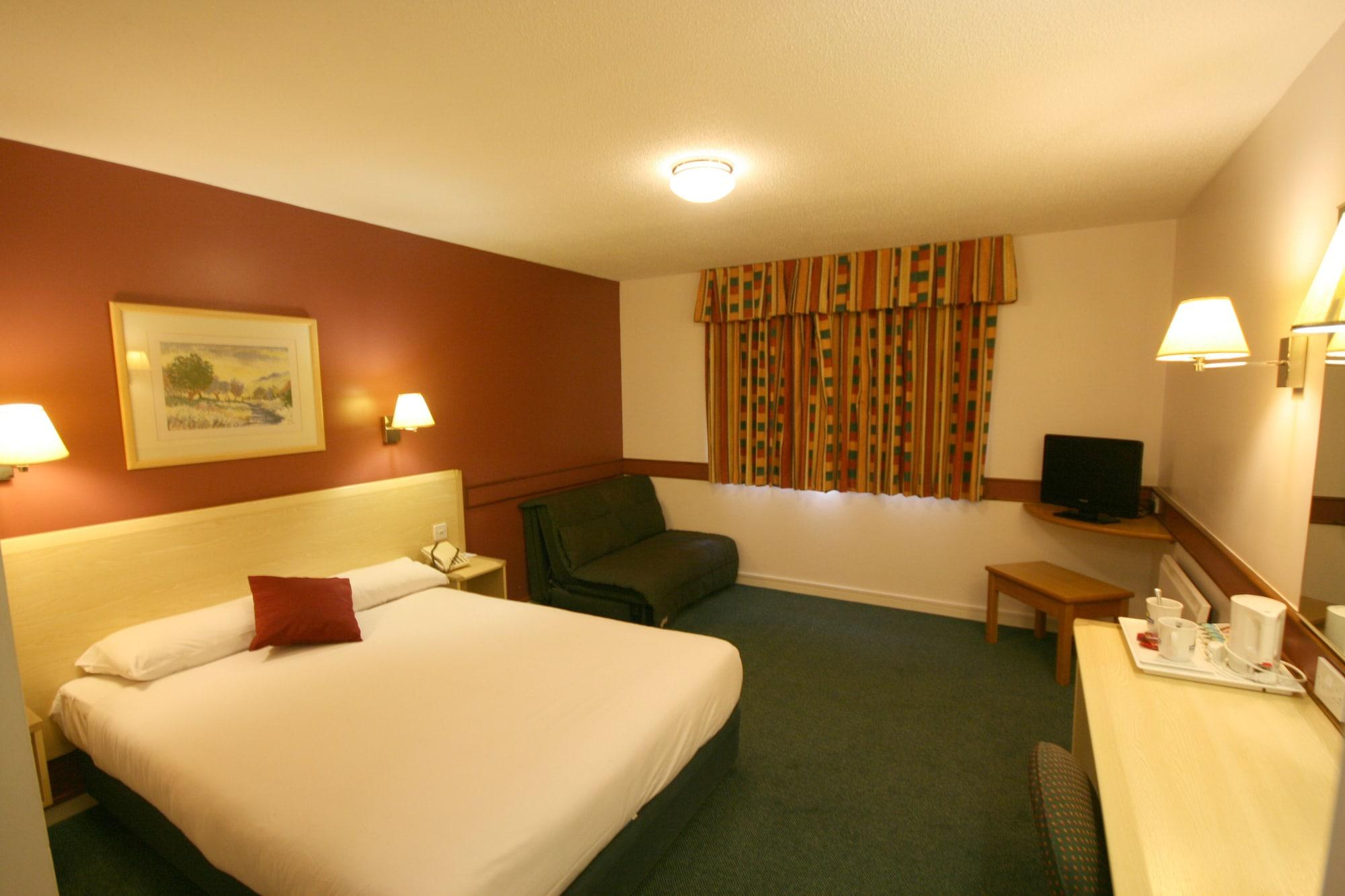 Days Inn Bradford M62 Екстериор снимка