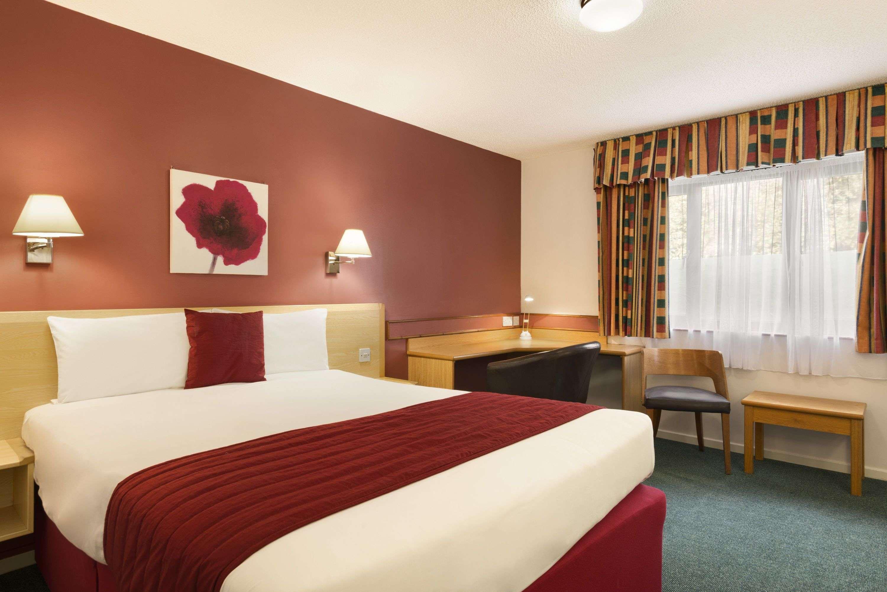 Days Inn Bradford M62 Екстериор снимка