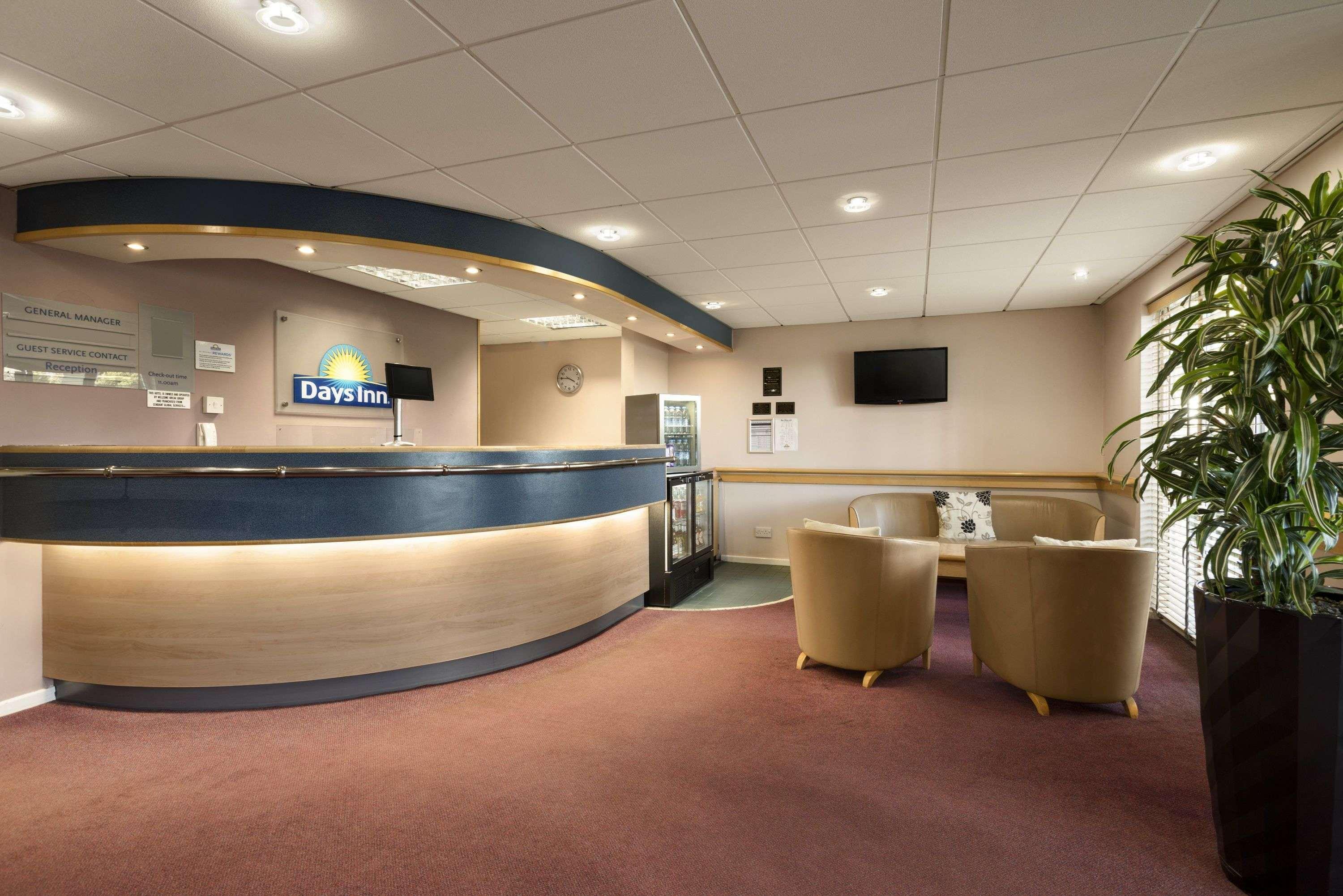 Days Inn Bradford M62 Екстериор снимка